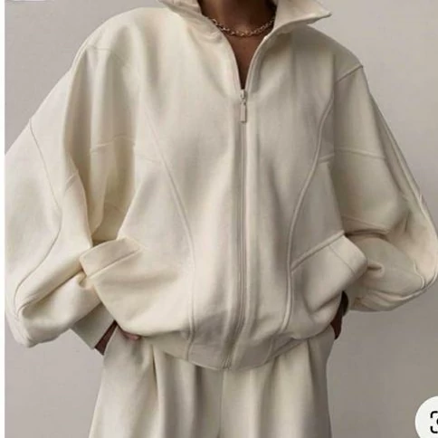 Photo of a women's hoodie and pants set عکس ست هودی و شلوار زنانه